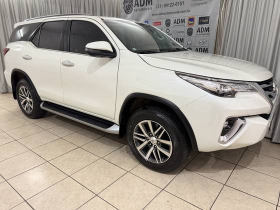 TOYOTA HILUX SW4 2.8 SRX 4X4 16V TURBO INTERCOOLER DIESEL 4P AUTOMÁTICO TOYOTA HILUX SW4 2.8 SRX 4X4 16V TURBO INTERCOOLER DIESEL 4P AUTOMÁTICO